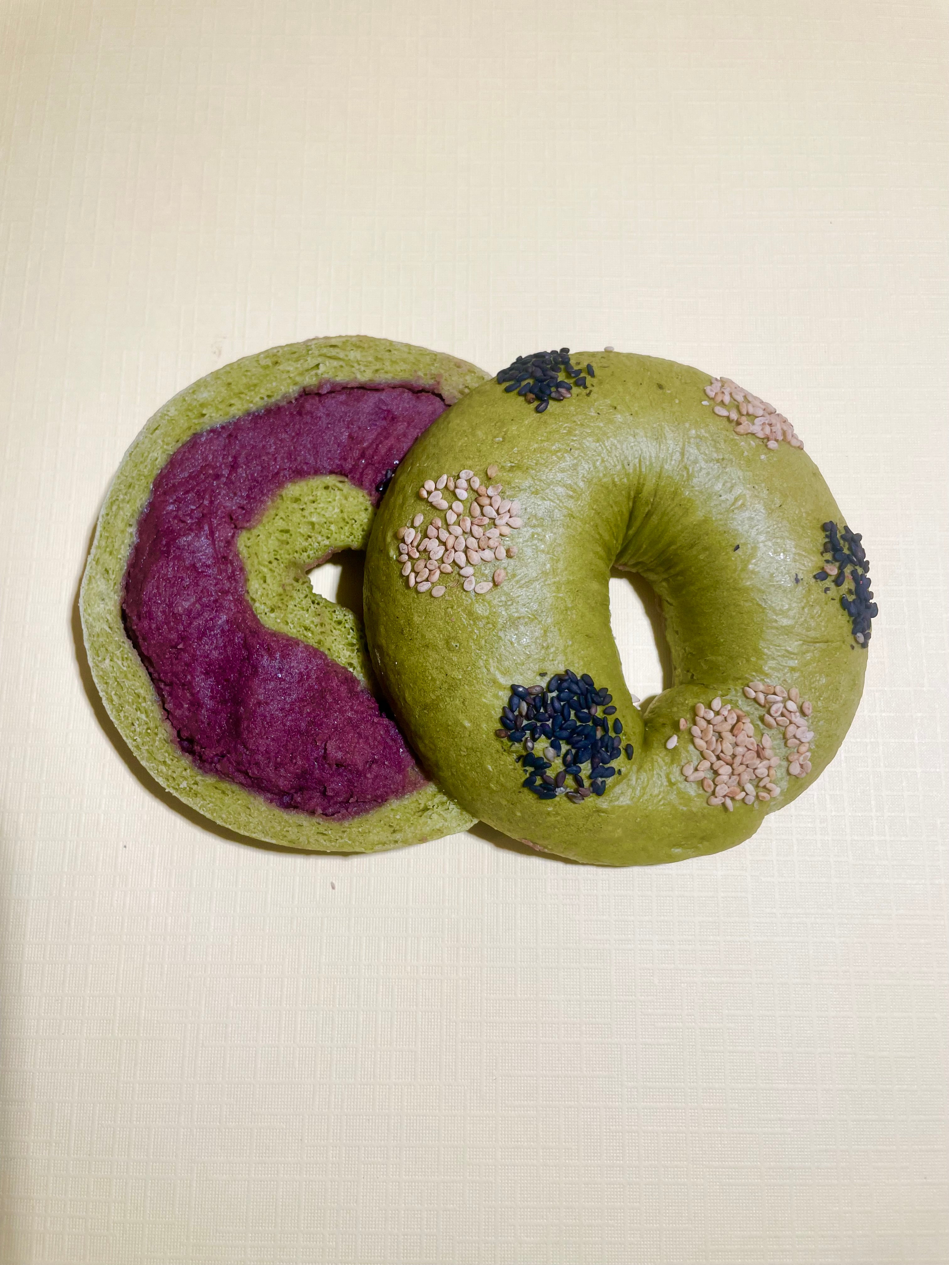 Natsu Bagels (Macha bagel with sweet red bean paste)